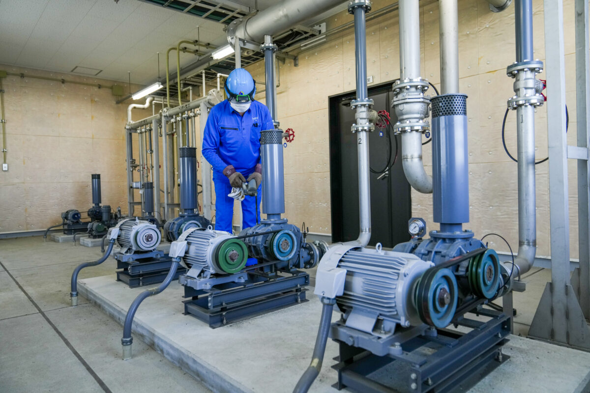 写真：ブロワーの点検