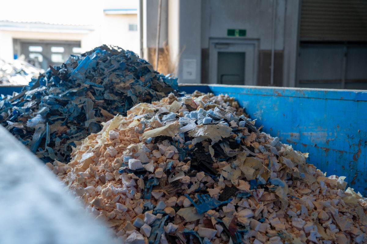 写真:廃プラスチック類・繊維くず