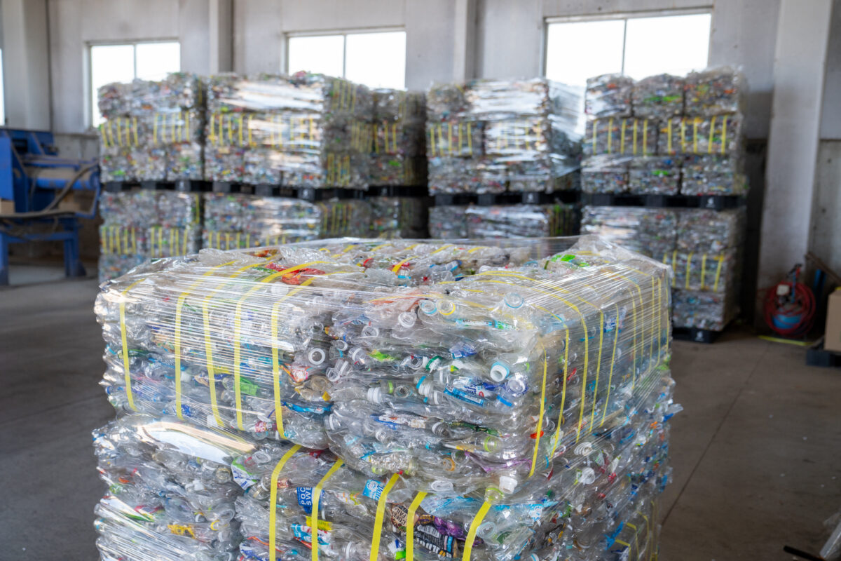 写真:圧縮処理をしたペットボトル