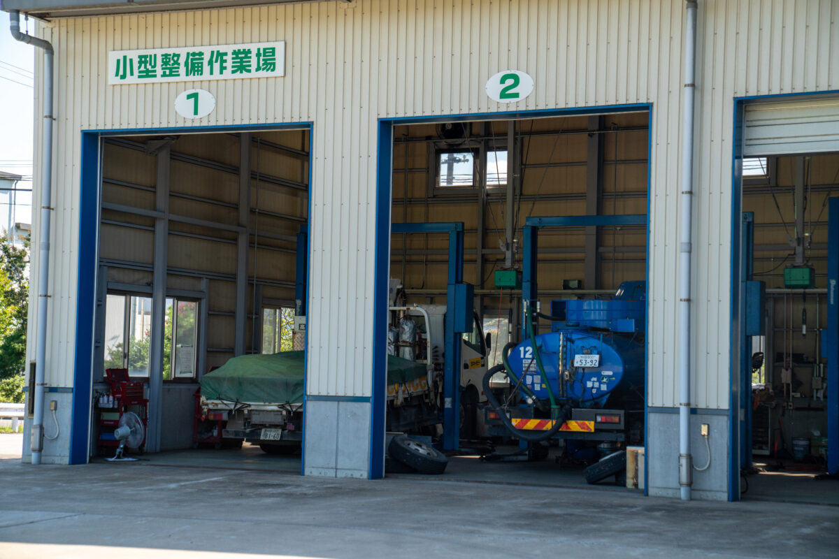 写真：整備工場 外観