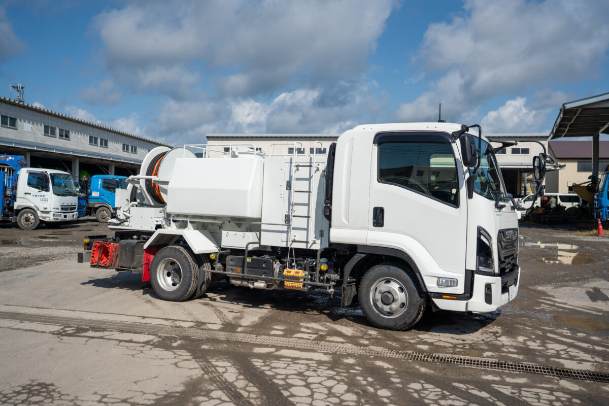 写真:高圧洗浄車