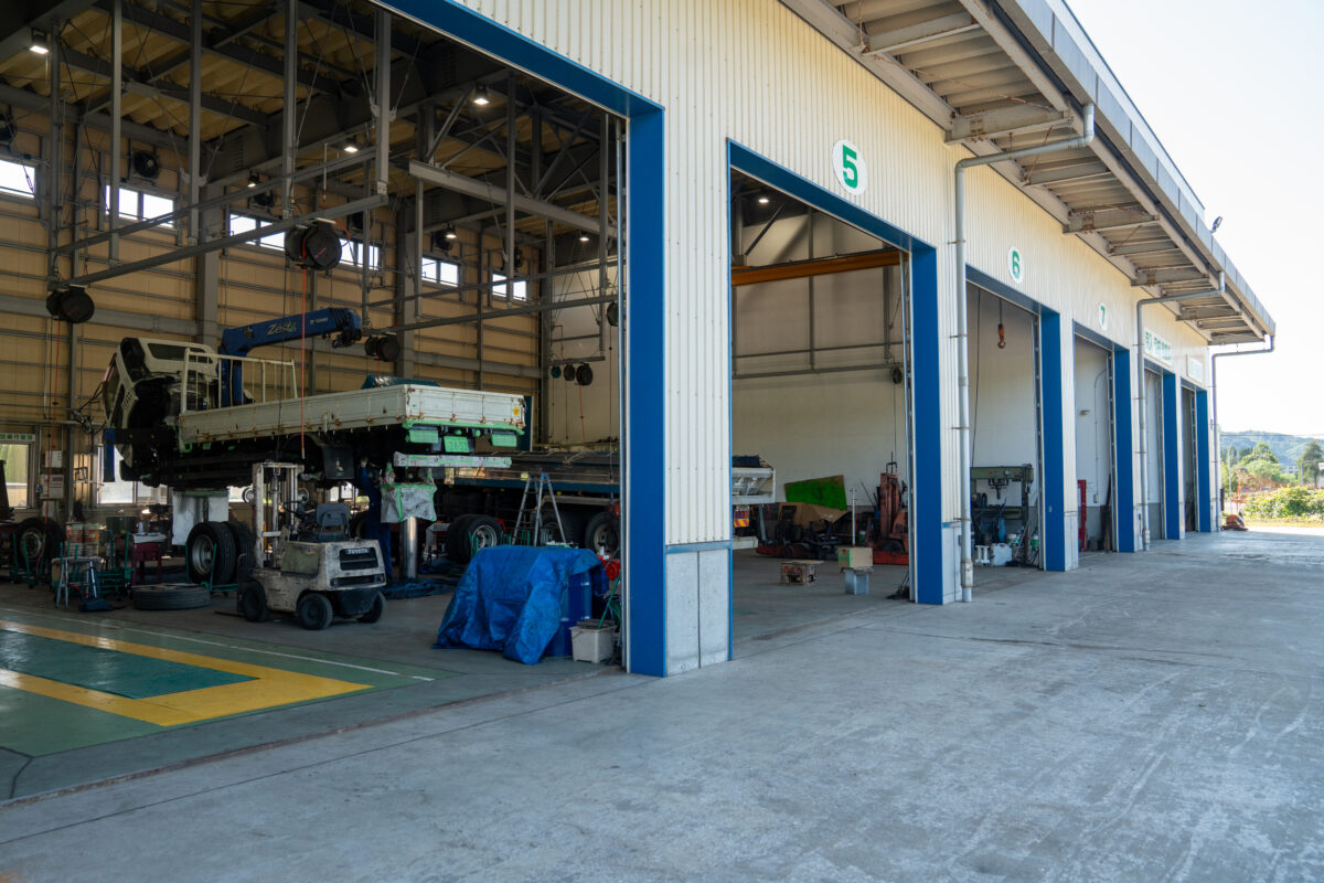 写真：整備工場 外観2