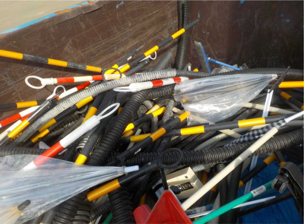 写真：分別されていないゴミ1